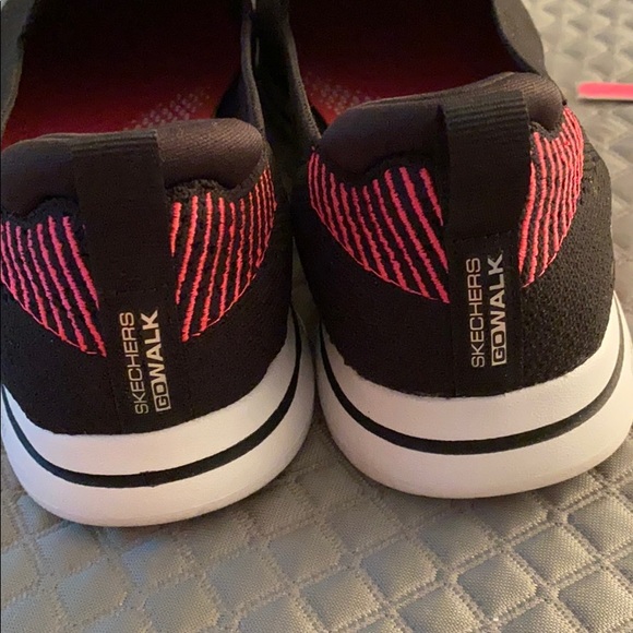 Sketchers - Picture 3 of 5